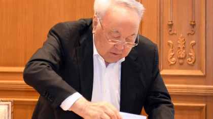Нурсултан Назарбаев проголосовал на выборах депутатов Курултая