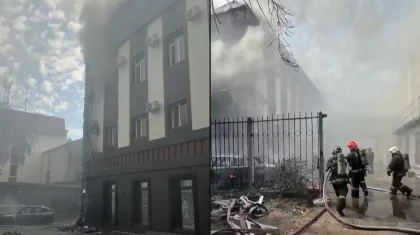 Пожар в Костанае: спасатели вывели женщину из горящего здания (ВИДЕО)