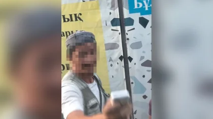 Душил пассажирку за просьбу подвинуться: мужчину арестовали в Алматы (ВИДЕО)