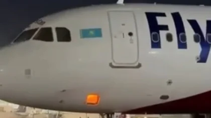 В аэропорту Алматы загорелся самолет FlyArystan: пострадал сотрудник