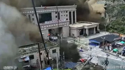 Трех казахстанок разыскивают после стихийного бедствия на границе Непала и Китая
