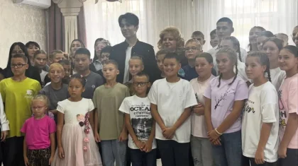 Димаш Кудайберген устроил сюрприз воспитанникам детского дома в Караганде (ВИДЕО)