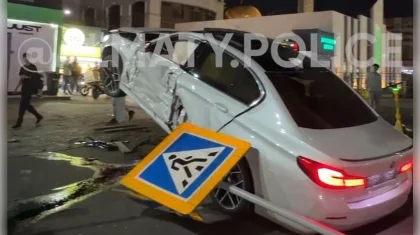 Жесткое столкновение BMW и такси произошло в Алматы (ВИДЕО)