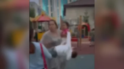 Две женщины подрались на детской площадке в Астане (ВИДЕО)
