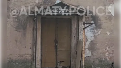 Два парня пытались ночью вскрыть бомбоубежище в Алматы (ВИДЕО)