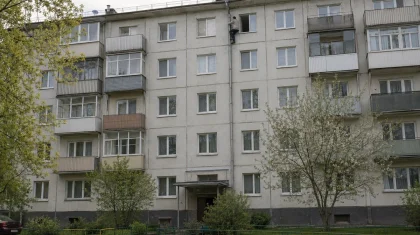 Лжеволонтер ограбил пенсионера в квартире и сорвался с трубы при побеге в Петропавловске