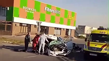 Пассажир легковушки погиб после столкновения с автобусом в Караганде
