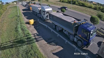 Грузовики по 200 тонн ездят по дорогам Казахстана и разрушают их