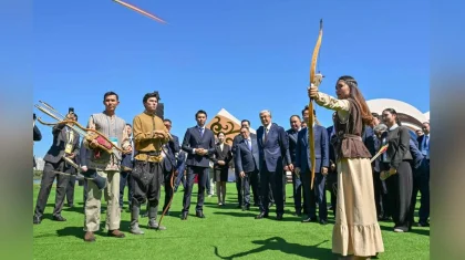 Токаев и спикер парламента Кореи посетили казахский этноаул в Сеуле (ФОТО)