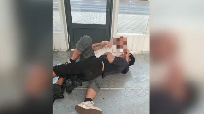 «Лежали на полу в обнимку»: на видео с остановки в Павлодаре отреагировали в полиции