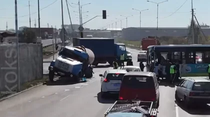 Автобус столкнулся с грузовиком в Кокшетау: есть пострадавшие (ВИДЕО)