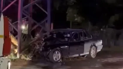 BMW врезался в опору ЛЭП в Жезказгане: погиб подросток (ВИДЕО)