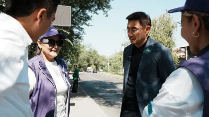 Ждать автобус под дождем больше не придется: в Алматы установили павильон при содействии «Әділет»