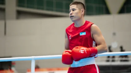 Еще один казахстанский боксер завершил выступление на Азиаде