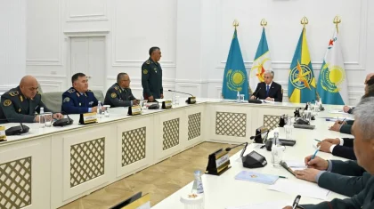 Президент провел совещание с руководством Минобороны