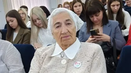 90-летняя казахстанка семь лет помогает другим: чем она занимается