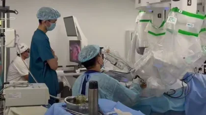 Хирурги впервые в Казахстане выполнили резекцию желудка с помощью робота