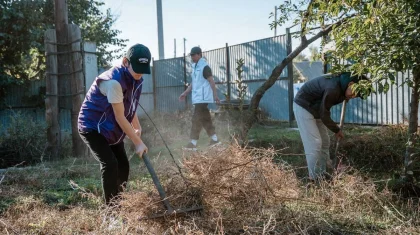 Более 2 тысяч молодых активистов «Әділет» приняли участие в акции в поддержку старшего поколения