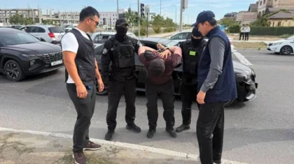 Мужчина вымогал деньги у жителя Актау: его задержали