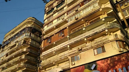 Стройку в подвале легендарного ЖК «Три богатыря» остановили в Алматы