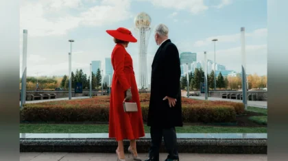 Король и королева Бельгии сфотографировались у Байтерека
