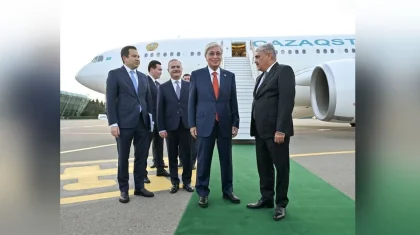 Токаев прибыл в Баку для участия в саммите СВМДА (ВИДЕО)