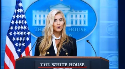 «Мой президент… то есть муж»: первый брифинг пресс-секретаря Трампа стал вирусным (ВИДЕО)