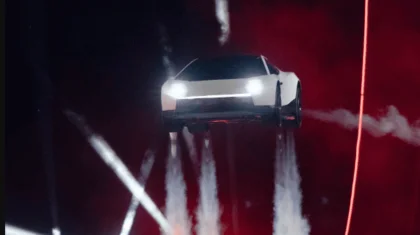 Tesla показала «летающий» электрокар Roadster (ВИДЕО)