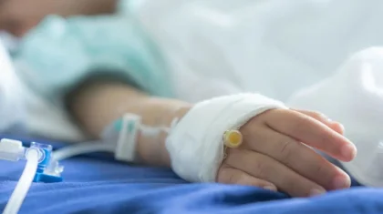 Отец вез сына в больницу через пробки Алматы: на помощь пришли полицейские