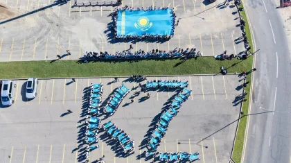 Партия «Әділет» запустила акцию «Менің Елім – Менің Туым»: по Казахстану разместят около 5 тысяч флагов