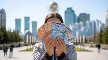 Токаев поручил повысить минимальную зарплату до 110 тысяч теңге