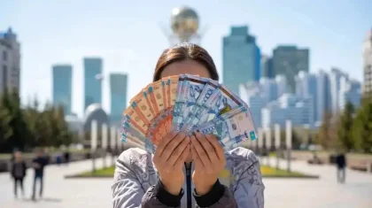 Токаев поручил повысить минимальную зарплату до 110 тысяч теңге
