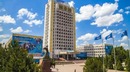 В Алматы эвакуировали студентов КазНУ из-за оставленной сумки