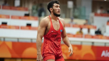 Ризабек Айтмухан проиграл первую схватку на домашнем чемпионате мира