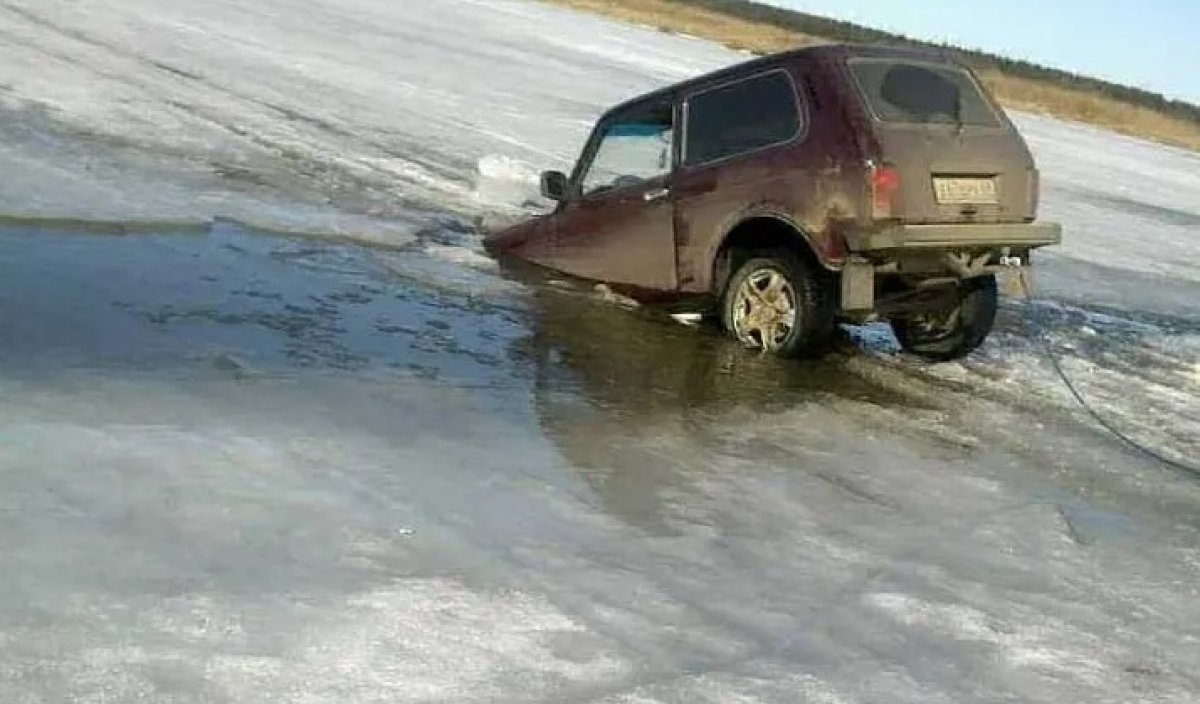 В рязани провалилась машина