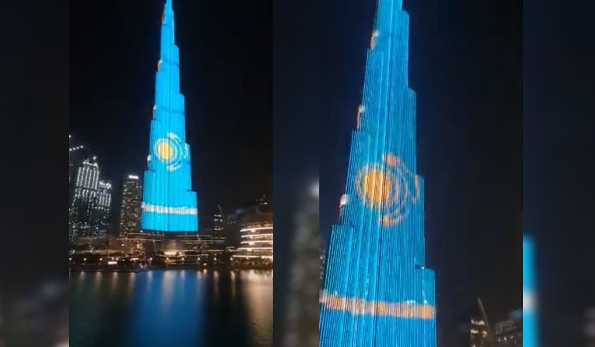 Бурдж халифа молния. Бурдж Халифа флаг Казахстана. Дубаи самое высокое здание флаг Казахстана. День независимости Дубая. Башня Халифа в Дубае в цветах триколора.