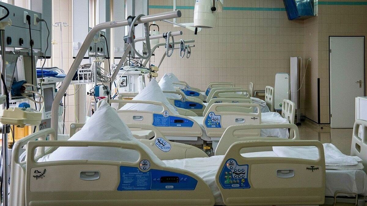 Больше 100 казахстанцев ежедневно умирают от коронавируса и пневмонии