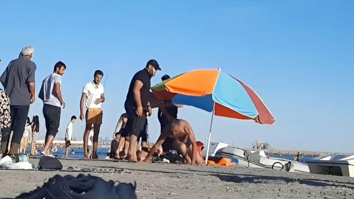 Люди на пляже