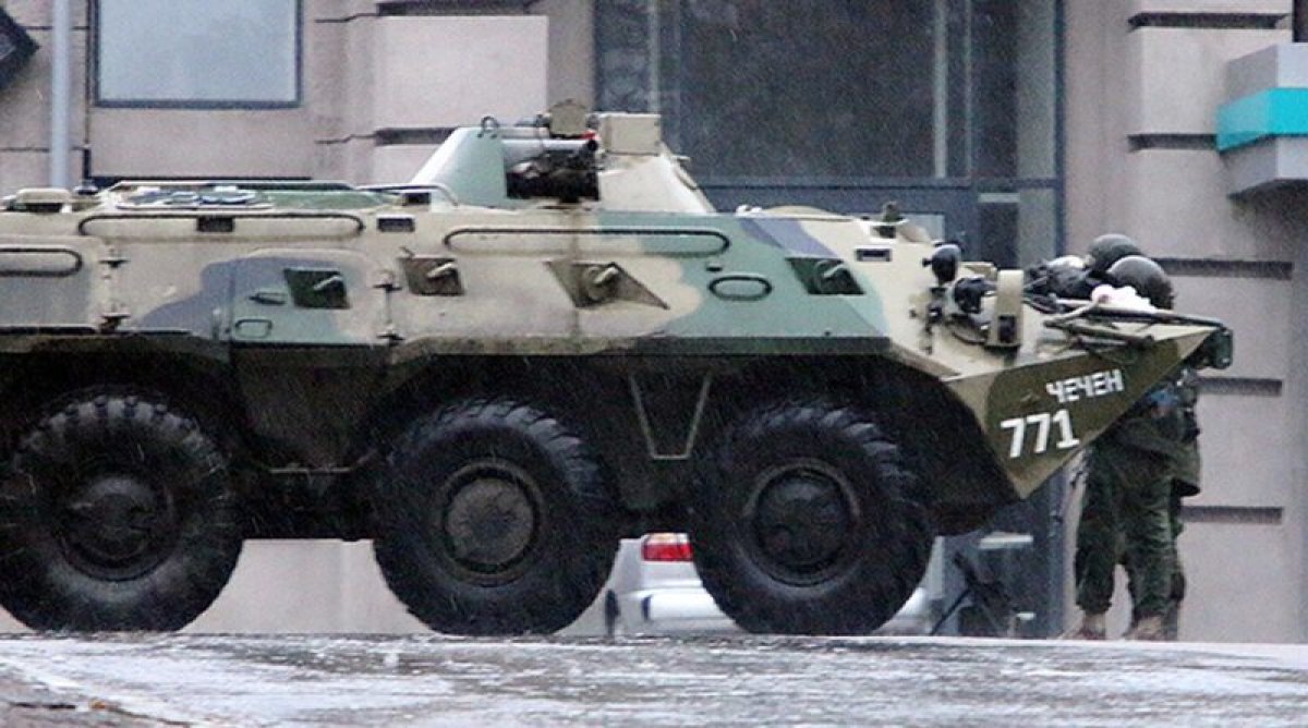 В центре Москвы появилась военная техника