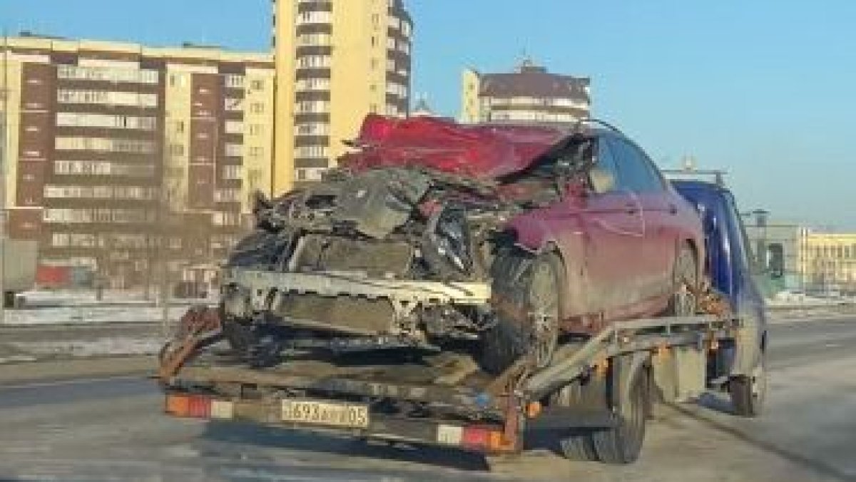 Разбил Mercedes в погоне за хайпом»: казахстанский блогер нарвался на  жесткую критику