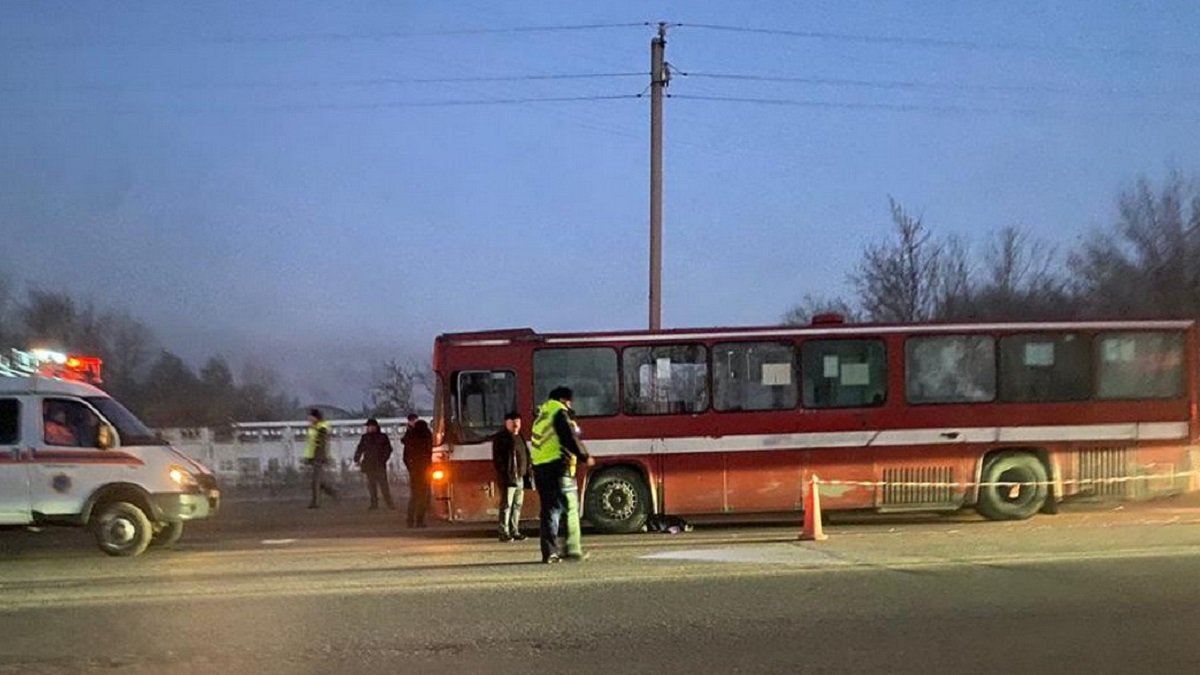 Куртка намотана на колесо»: появилось фото с места жуткого ДТП в Усть -Каменогорске