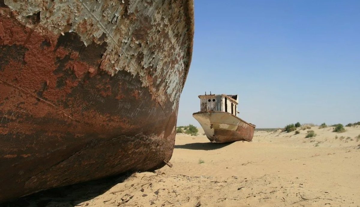 Границы аральского моря. Высохшее Аральское море 2020. Аральское море сейчас 2021. Aral Sea 1960. Гибель Аральского моря 1960-2007.