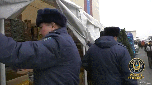 Больше полутонны нелегальной пиротехники изъяли в Алматы