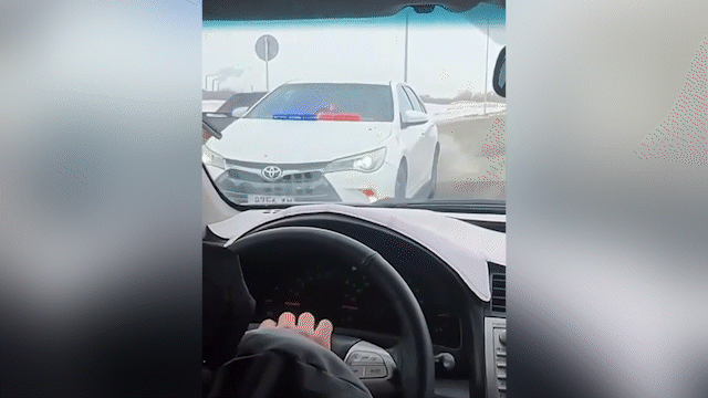 Двигались задним ходом: кортеж авто устроил беспредел на дорогах Актобе (ВИДЕО)