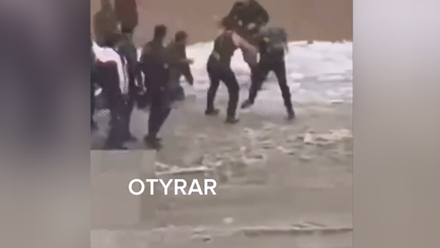 Дорожный спор в Шымкенте завершился массовой дракой (ВИДЕО)