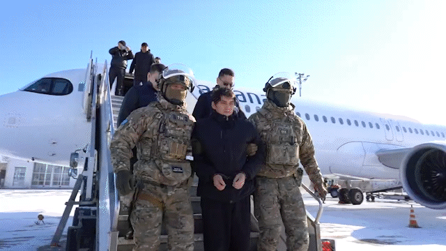 Акбаян Мукангалиеву, чью семью убили в Атырауской области, поместили в психбольницу (ВИДЕО)