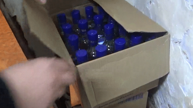 Больше 10 тысяч бутылок суррогатного алкоголя изъяли в Семее: детали операции (ВИДЕО)