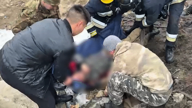 Трое рабочих отравились в колодце в ВКО (ВИДЕО)