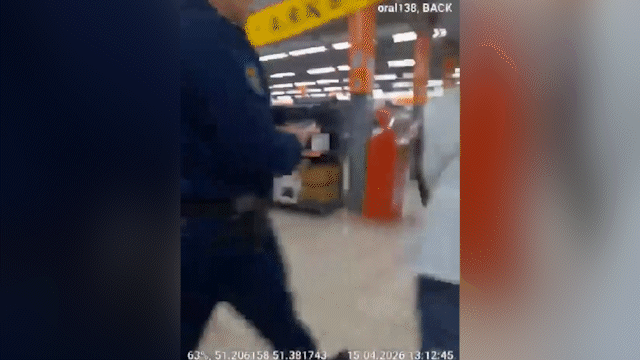 Казахстанка в панике убегала от полицейских, спасавших ее от мошенников (ВИДЕО)