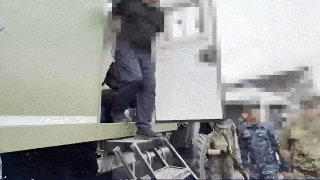 Скрывался 17 лет: в Казахстан экстрадирован глава ОПГ, похитивший 183 млн тенге (ВИДЕО)